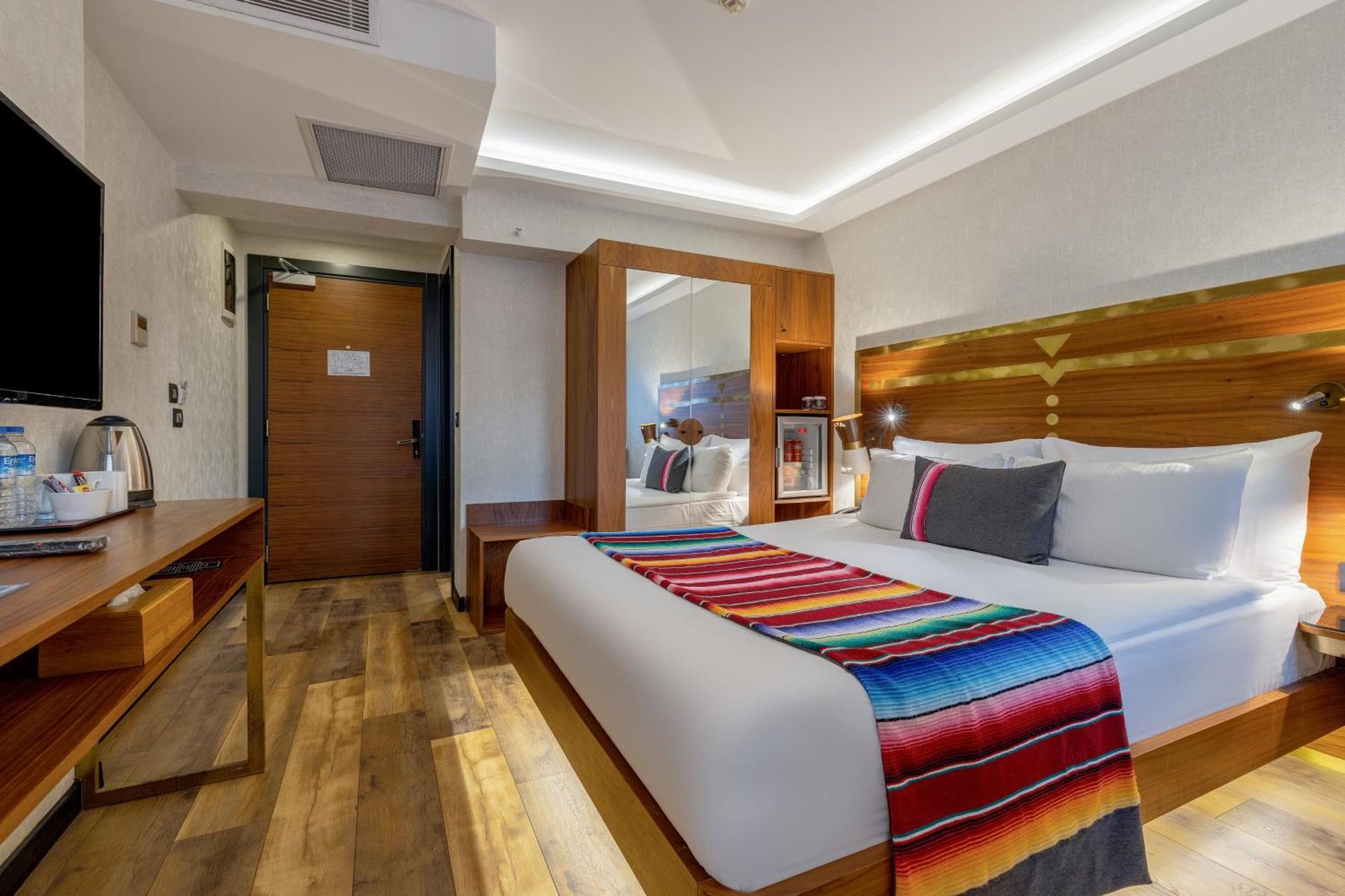 Hay Hotel Alsancak อิซมีร์ ภายนอก รูปภาพ